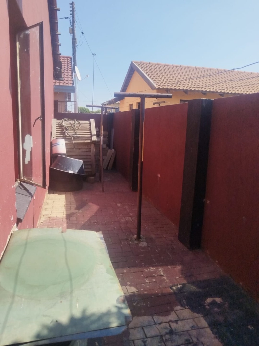 To Let 3 Bedroom Property for Rent in Lebanon North West